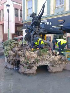 Renacer Patrimonial, la agrupación encargada de limpiar las calles de Valparaíso