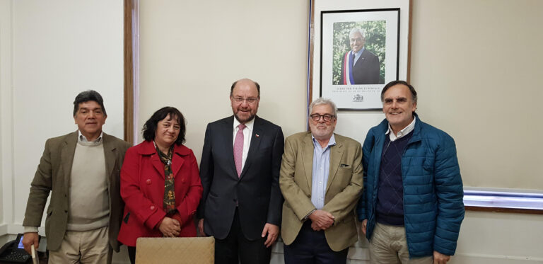 FESAN presentó al MOP una propuesta de fortalecimiento del sector del agua potable rural. FESAN presentó al MOP una propuesta de fortalecimiento del sector del agua potable rural.