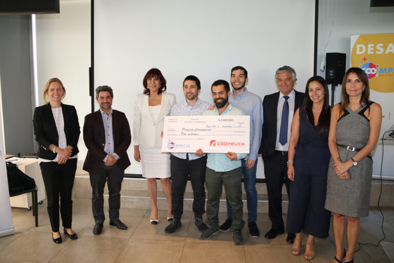 Fundación COOPEUCH premia a los jóvenes cooperativistas del hoy y del mañana Fundación COOPEUCH premia a los jóvenes cooperativistas del hoy y del mañana