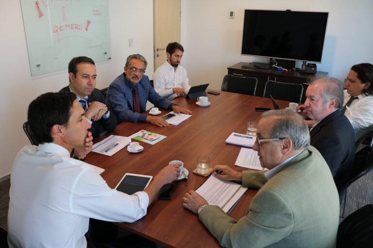 Representantes de FENACOPEL se reúnen con el Ministro de Energía Representantes de FENACOPEL se reúnen con el Ministro de Energía
