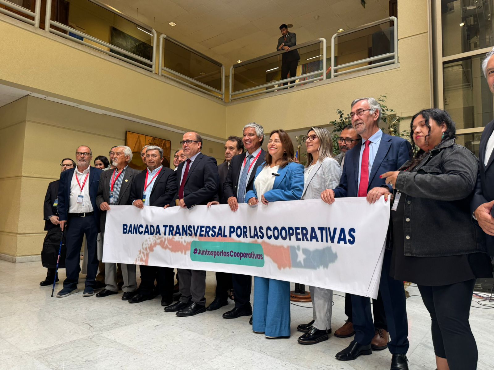 Diputadas y diputados forman bancada transversal para promover el modelo empresarial cooperativo chileno