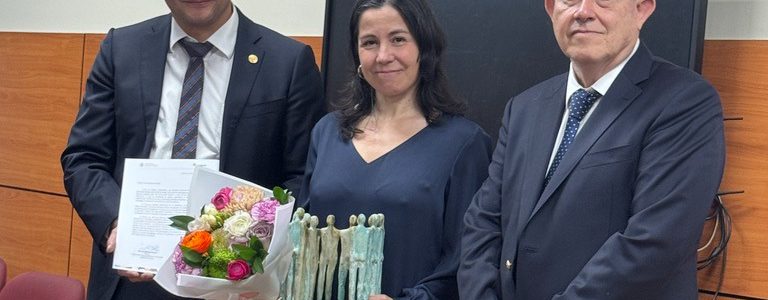 Jimena Muñoz Almazán recibe el Premio Luis Moncayo Martínez 2025