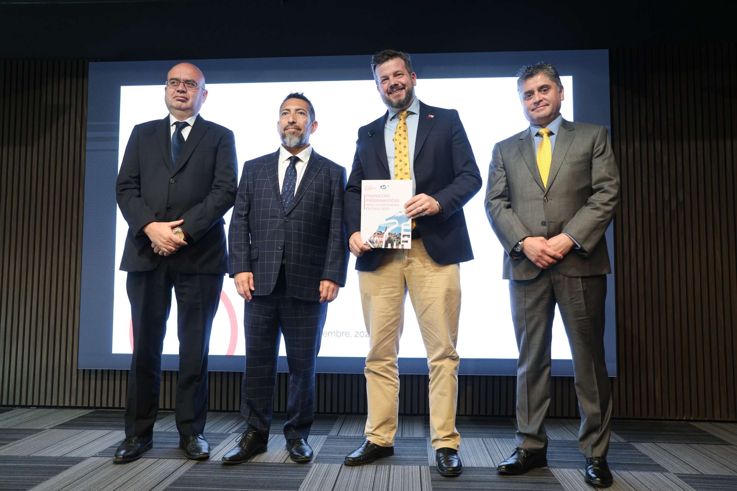 Johannes Kaiser: “Nuestro país se ha fortalecido de la mano de sus cooperativas. Avanzaremos en espacios que les están vedados”